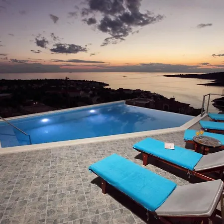 Family Friendly House With A Swimming Pool Kanica, - 10367 Дом отдыха